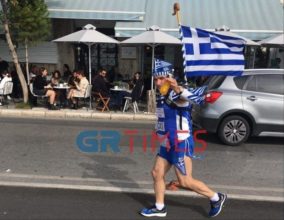 ΜΟΝΟ Ο ΙΗΣΟΥΣ ΧΡΙΣΤΟΣ ΣΩΖΕΙ. ΕΓΡΑΦΕ Η ΜΠΛΟΥΖΑ ΤΟΥ ΜΟΝΑΧΙΚΟΥ ΔΡΟΜΕΑ ΣΤΗ ΘΕΣΣΑΛΟΝΙΚΗ